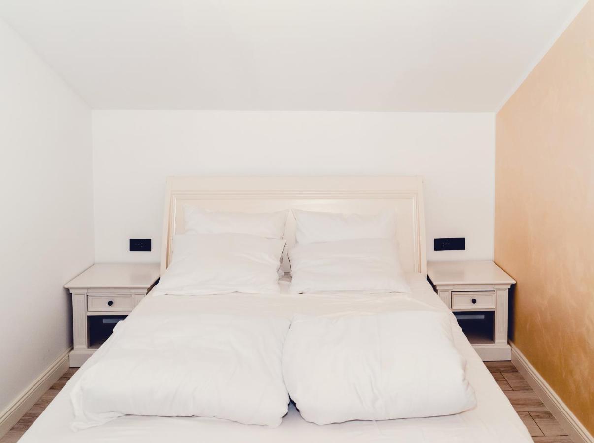 Hotel Casa Del Sole Alba Iulia Esterno foto