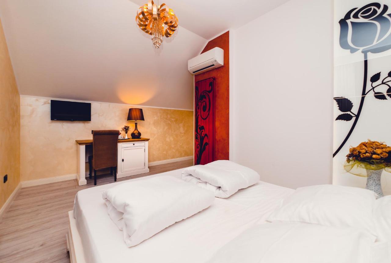 Hotel Casa Del Sole Alba Iulia Esterno foto